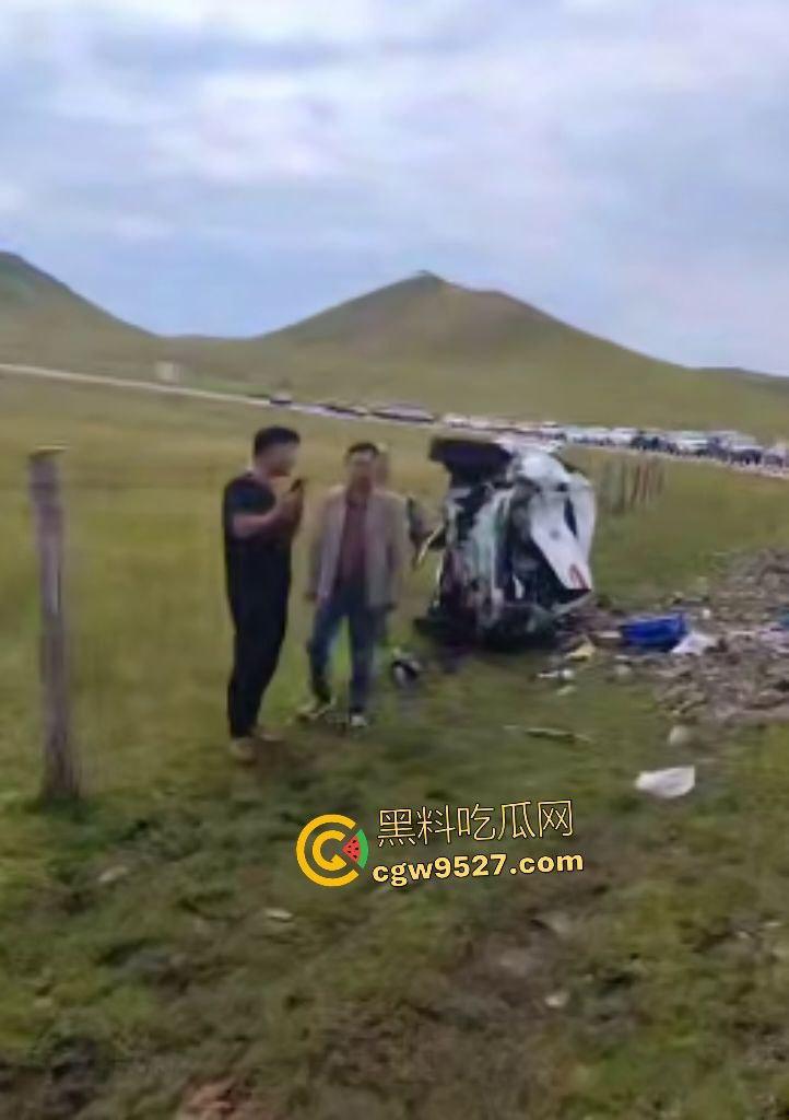 内蒙古赤峰水泥罐车失控狂撞！小米YU7成救命神器，车毁人安车主倒车神速变藤原拓海！-8