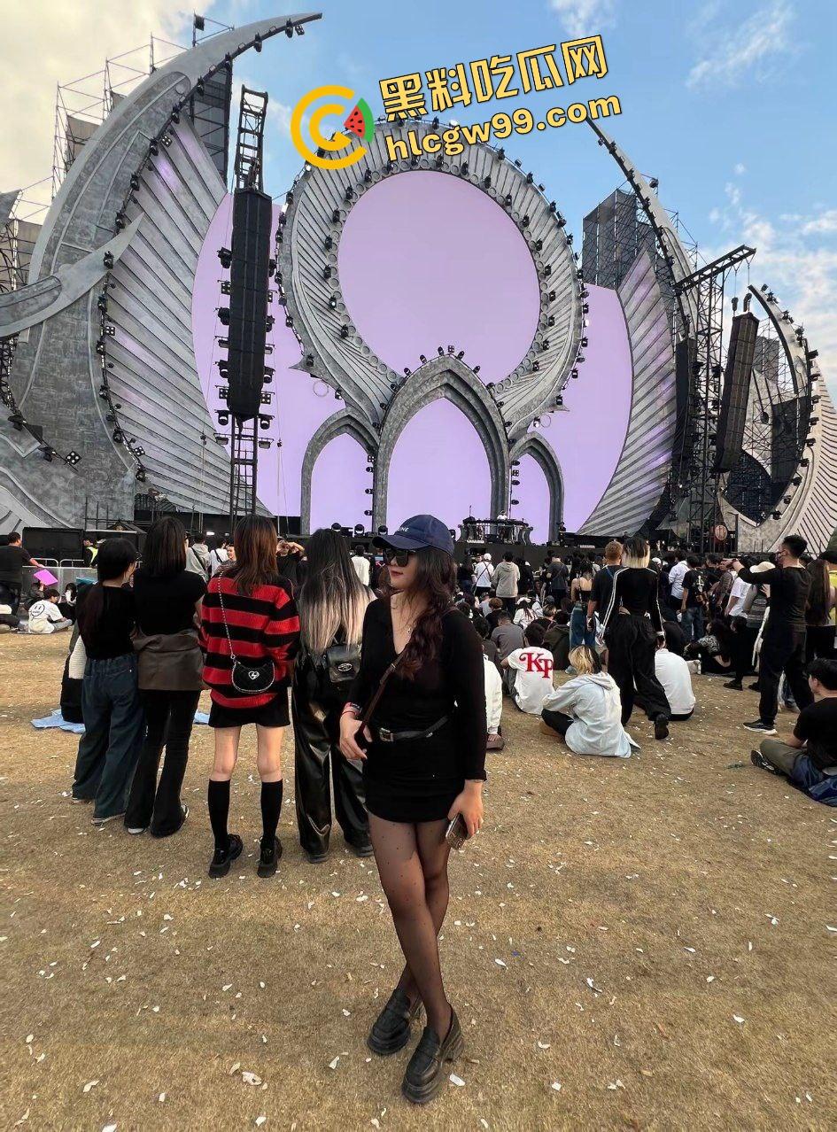 江苏徐州肉感大雷少妇【罗丽娟】大骚逼上演刺激摸奶，酒店全裸暴插淫穴骚叫不停！独家曝光流出！-5