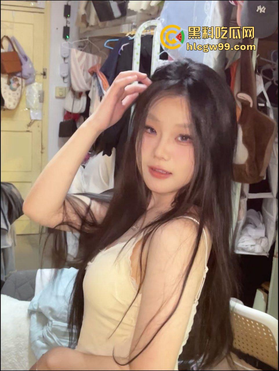 河南大专反差母狗多人肉便器【王佳怡】下课直奔酒店道具拉满，与炮友2位好兄弟玩3P爆操！-6