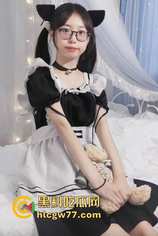 海角乱伦大神 萝莉小表妹 来我家偷情乱伦 换上诱人萝莉裙 卫生间后入爆操 再到桌上无套内射!-1