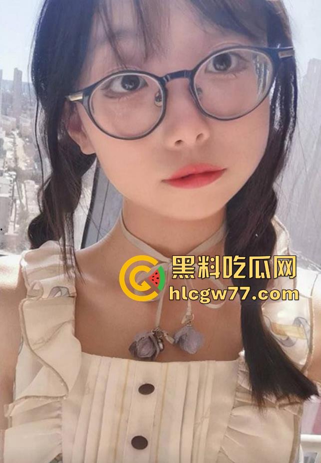 海角乱伦大神 萝莉小表妹 来我家偷情乱伦 换上诱人萝莉裙 卫生间后入爆操 再到桌上无套内射!-2