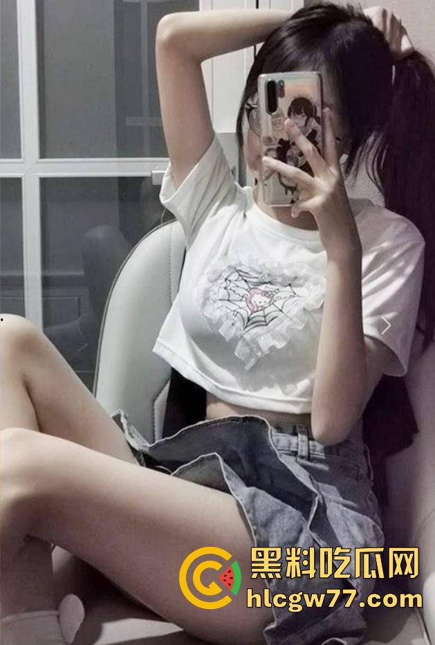 海角乱伦大神 萝莉小表妹 来我家偷情乱伦 换上诱人萝莉裙 卫生间后入爆操 再到桌上无套内射!-3