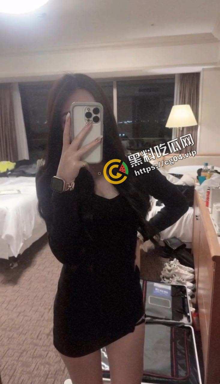 台湾高颜值主播 胡小U IG粉丝七千 私密视频被渣男前男友流出 口爆吞精 蛋糕都做成屌一样的骚货-5