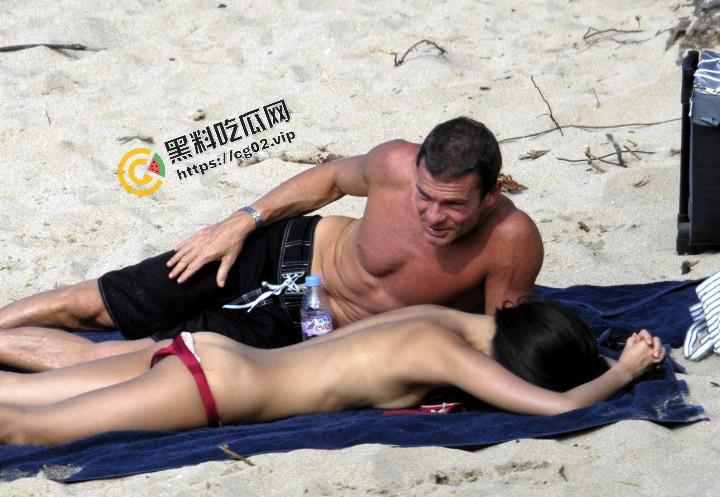 章子怡汪峰 宣布离婚 回顾下章子怡经典事件 沙滩裸晒被老外男友不停抠逼 和 影视激情床戏合集-12