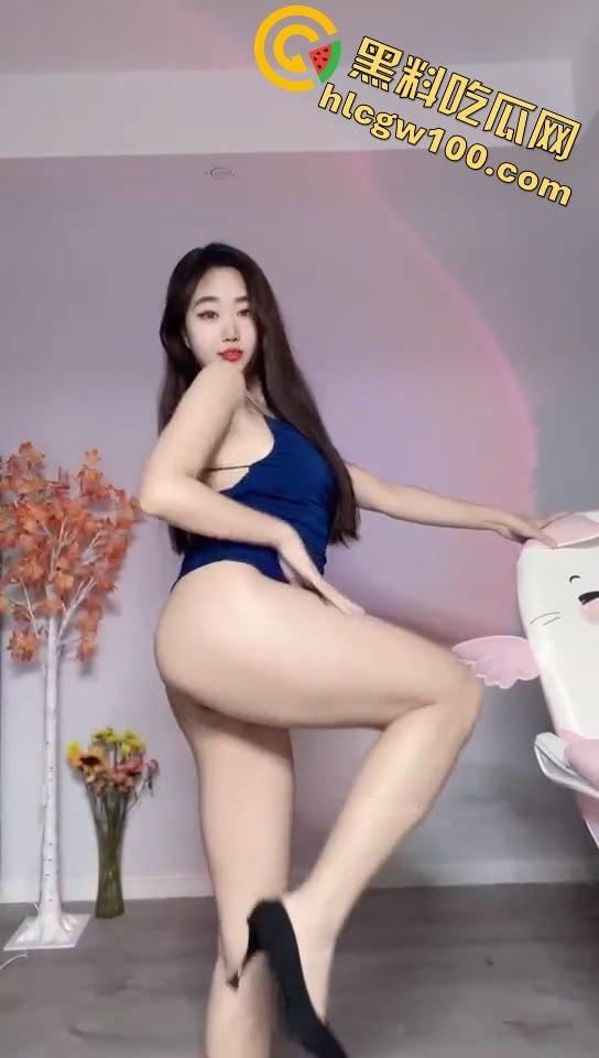 抖音6.8W粉【屿菲】付费定制脱衣裸舞道具抽插自慰，不愧是舞蹈主播花样就是多-10