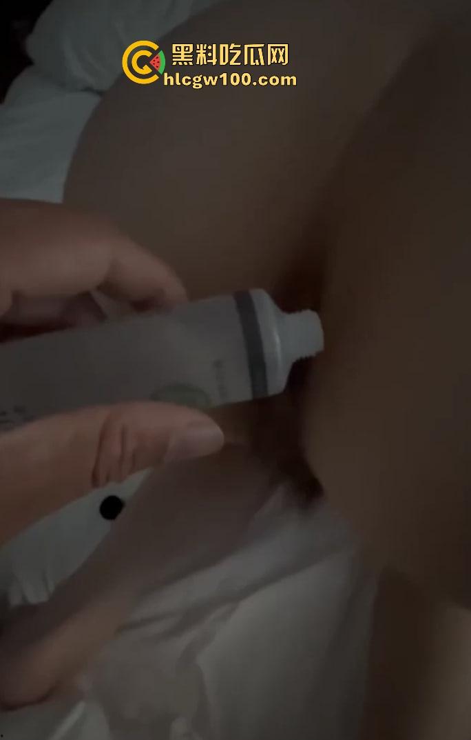 调教大神操翻00后极品嫩妹，肛塞捆绑深喉全套调教，前凸后翘嫩穴被掰开腿无套狂抽！-9