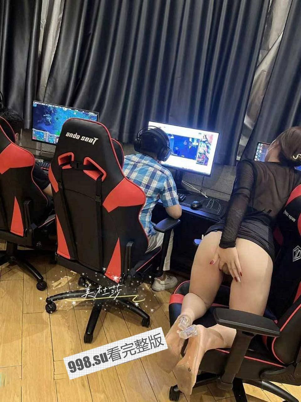 96 年长腿模特绿帽淫妻露出网红美杜莎 3P 多人视频流出-12