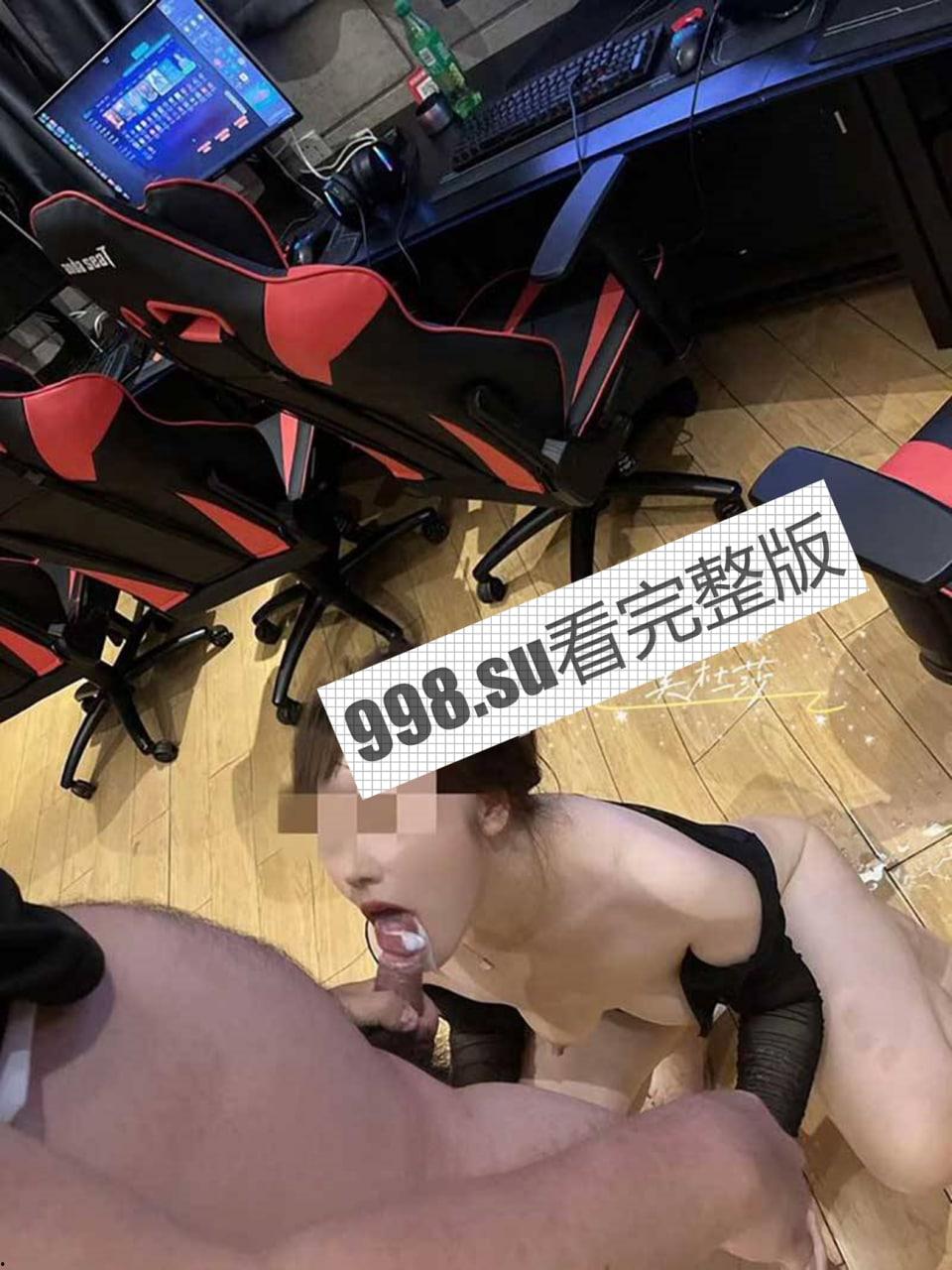 96 年长腿模特绿帽淫妻露出网红美杜莎 3P 多人视频流出-17