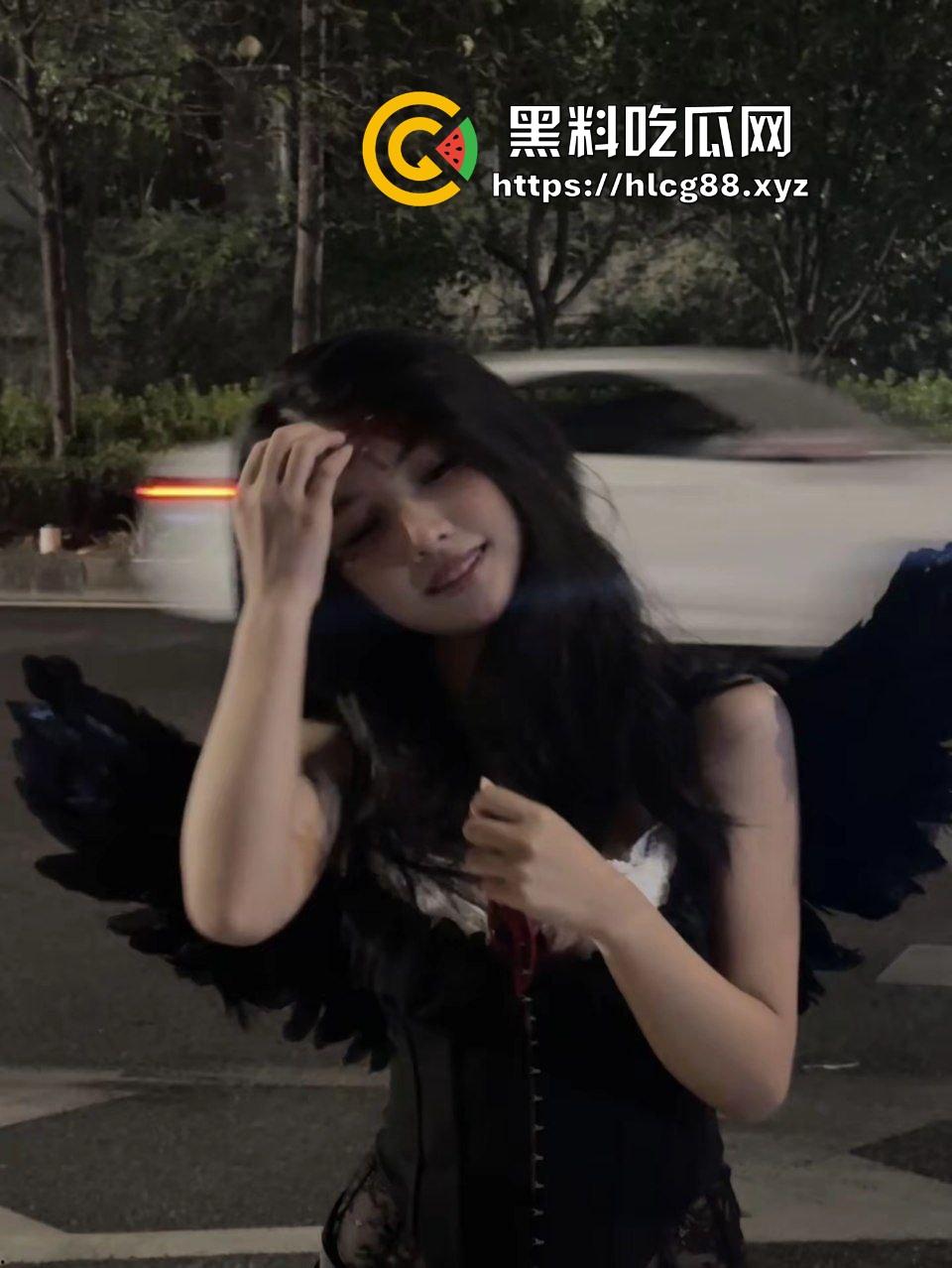 金爸专属定制的高级烟灰缸到货啦！反差性奴母狗在线吃烟灰，不仅是烟灰缸还是被肛塞脚垫！-3