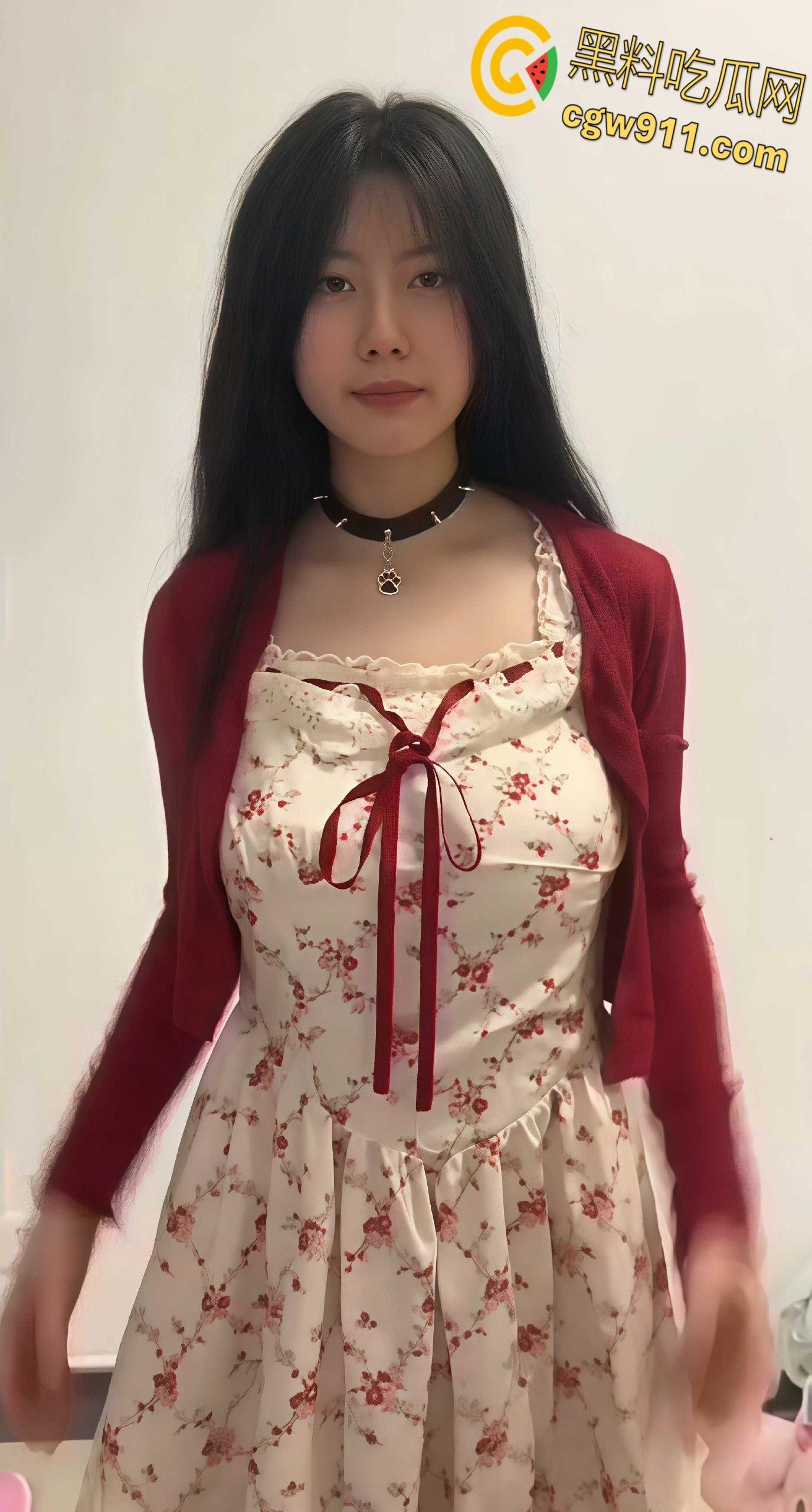 暑假异地恋男友，网调微胖童颜巨乳女友，穿着jk和吊带碎花裙脱衣全裸，开学直奔酒店大下午就做起爱 ！-3