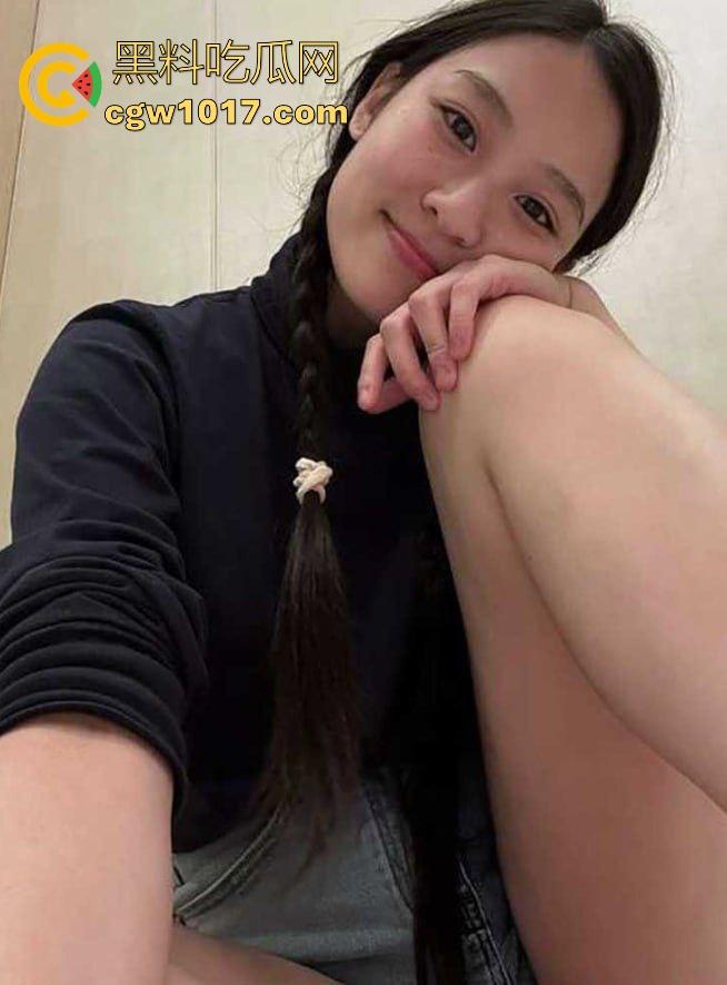 杭州极品女大【刘婉婉】下海被土豪包养视频曝光，高颜值御姐，抠穴自慰狂暴后入，无套内射骚浪淫叫！-1