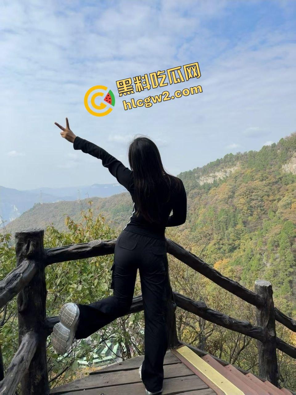 南阳师范学院专升本反差骚鸡『任乐乐』考上本科与校大哥 房内黑丝站起来猛蹬！独家曝光！-4