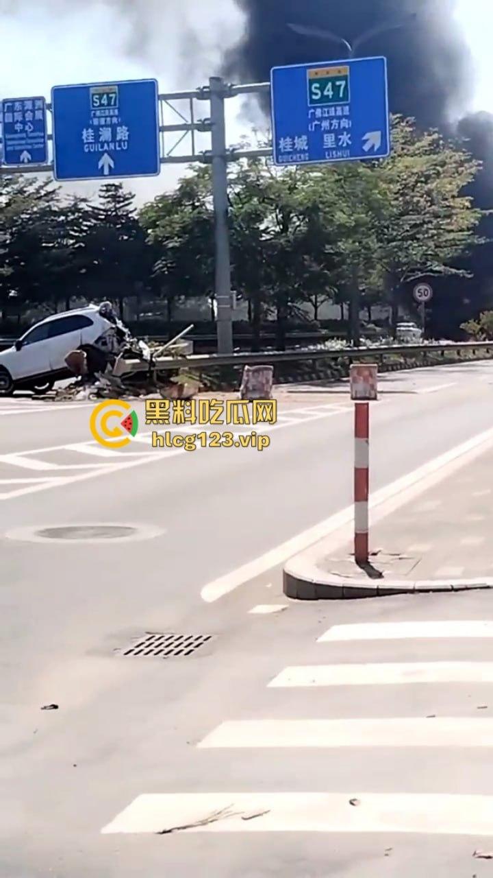 马路是我家！佛山南海小车实线变道 追尾撞上小车油箱爆炸 很惨烈！-7
