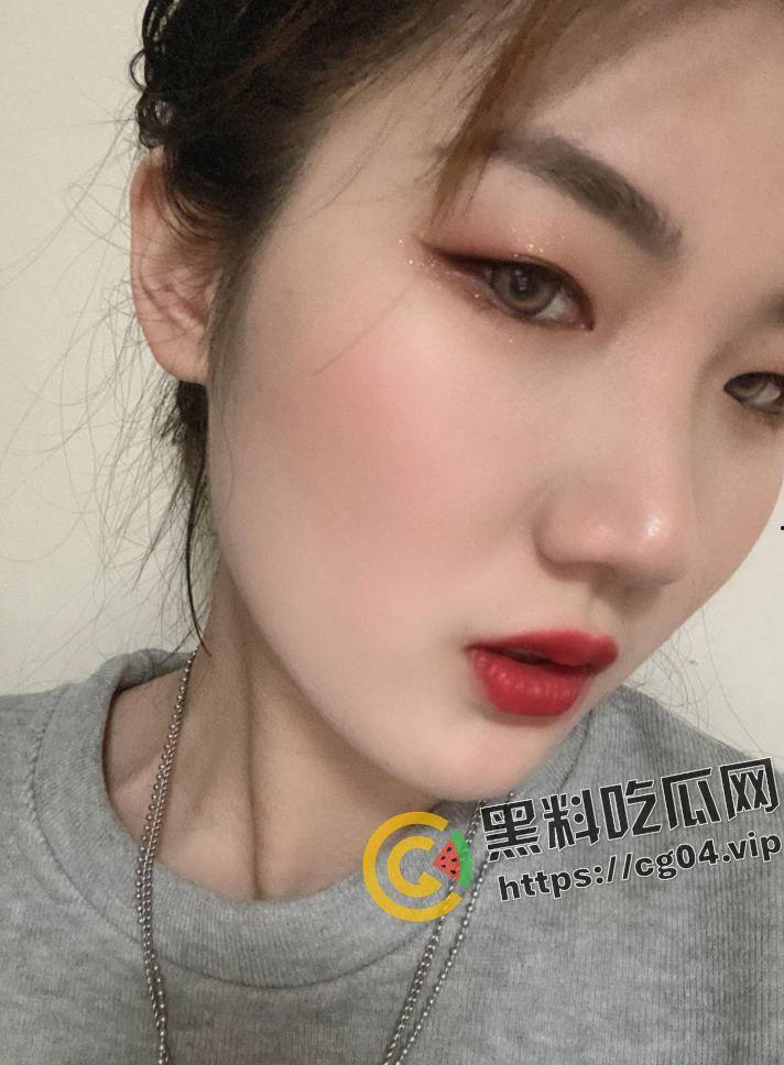 烟台科技学院【张娜】闷骚临沂妹 屁股上大块胎记 喜欢被颜射 被炮友提上裤子不认人反手曝光-4