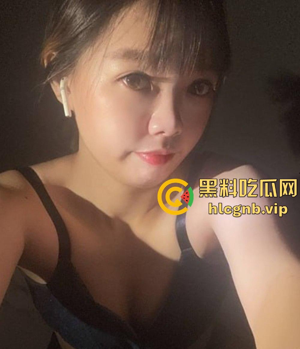 台湾新北少妇『牛如月』洗衣店微胖老板娘自拍卖骚！黑丝OL制服下的极致诱惑！-2