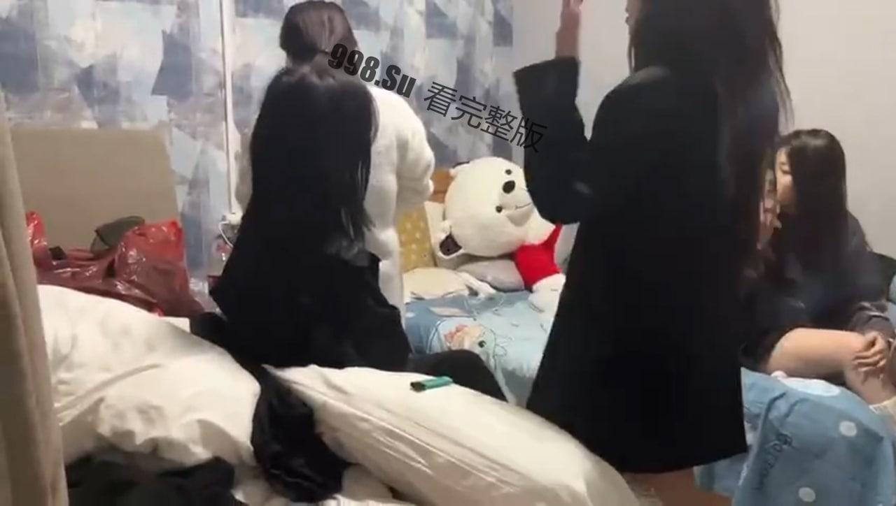 山东日照海乐迪 KTV 霸凌事件 黑衣女子被围殴 跪地磕头求饶-3