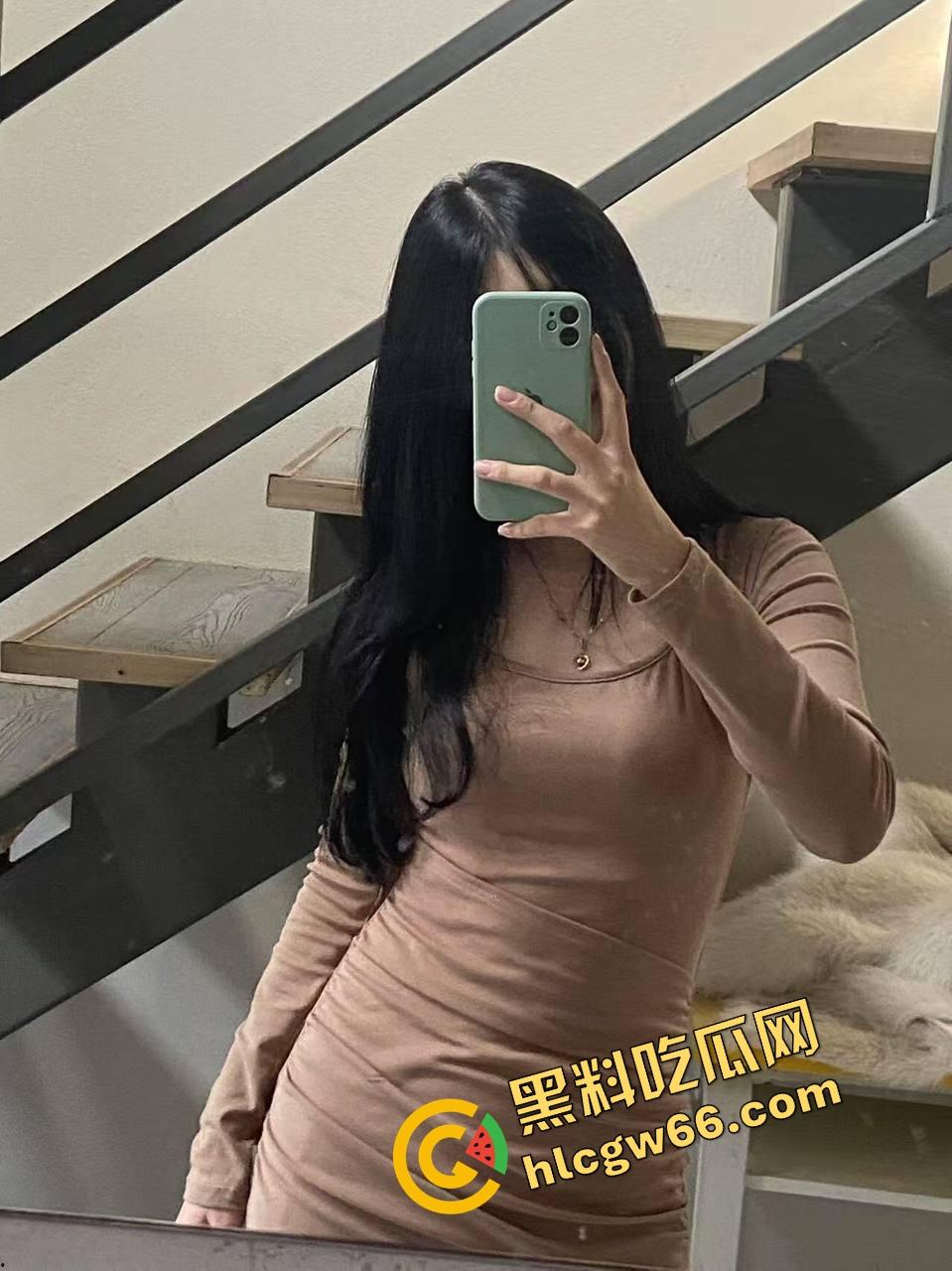 山西淫女『李璐』趁男友出差偷操亲弟弟,无套爆插潮喷喷水,全身润到滴水,小穴蹭蹭阴蒂就喷了三次!-3