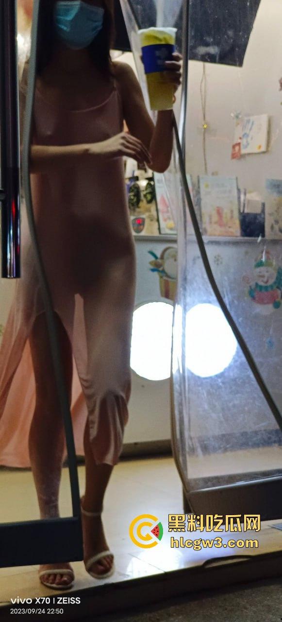 金华极品情侣【小鸟医人】大胆露出！户外放尿、透视装全裸人前露出，骚劲简直拉满！-14