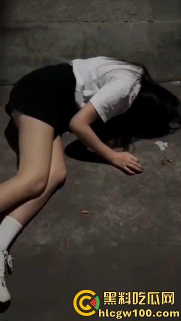 醉酒女人满地喷射，卫生间强暴，流浪汉路边强奸，被捡尸多人轮奸肆意玩弄60V合集-5