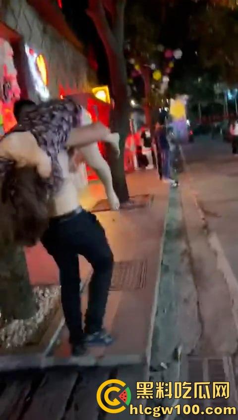 醉酒女人满地喷射，卫生间强暴，流浪汉路边强奸，被捡尸多人轮奸肆意玩弄60V合集-17