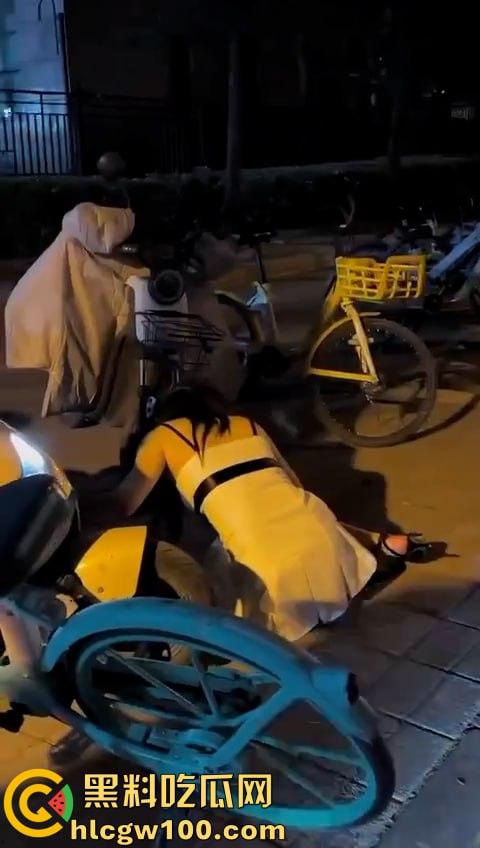 醉酒女人满地喷射，卫生间强暴，流浪汉路边强奸，被捡尸多人轮奸肆意玩弄60V合集-23