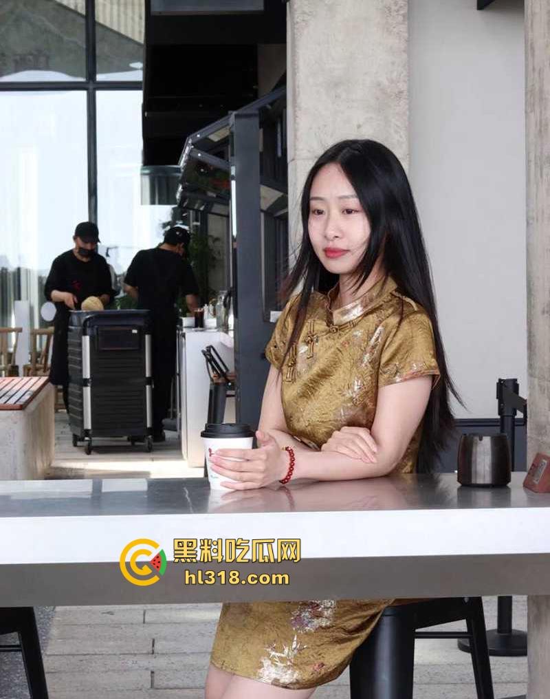 上海浦南幼儿园【林美玲】美女幼师与男友裸聊自慰视频被曝光，反差母狗性瘾巨大，骚浪无比！-5