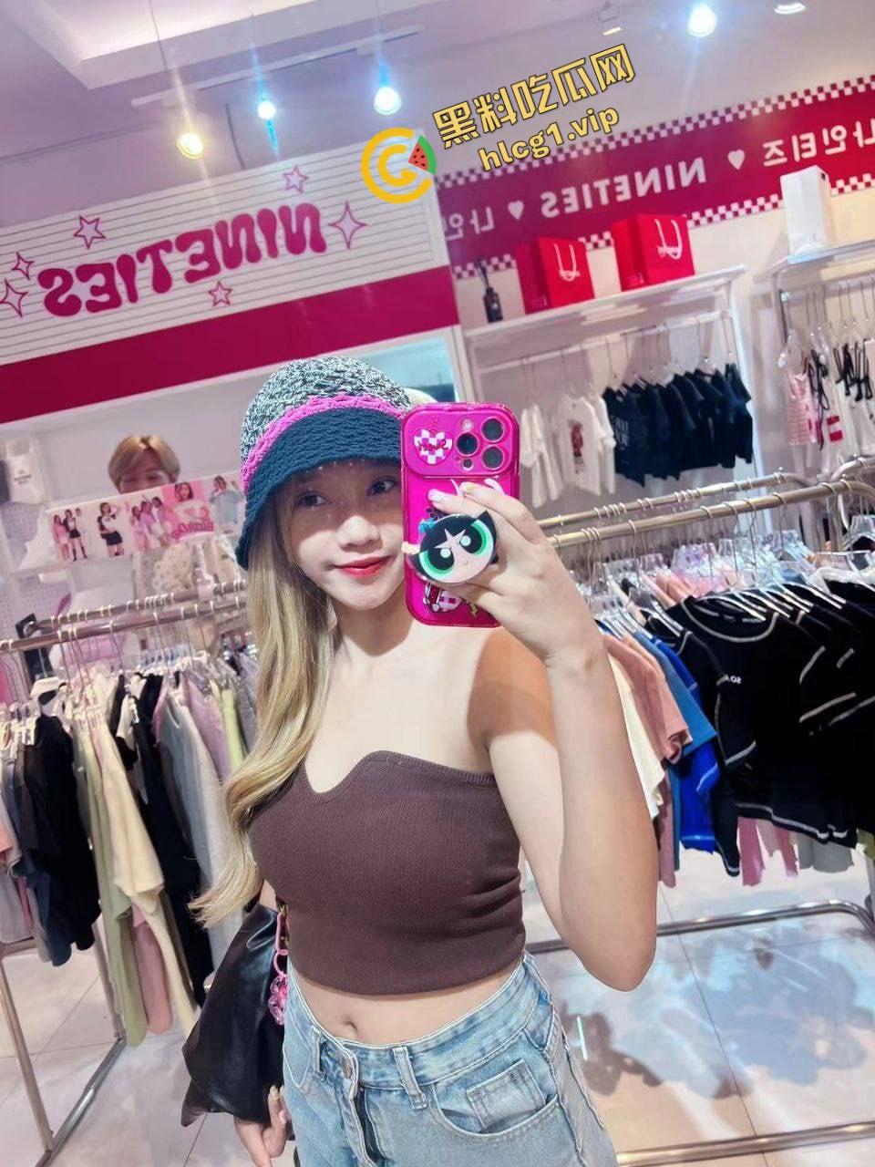 偷情的快乐谁懂！泉州反差婊贱母狗『罗丹妮』背着男友在外偷吃土豪大哥 惨遭曝光！-1