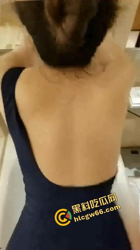 吕总调教计划外传空姐篇，制服冷艳空中婊子，落地即变骚狗，一根皮鞭抽出逼水喷湿！-12