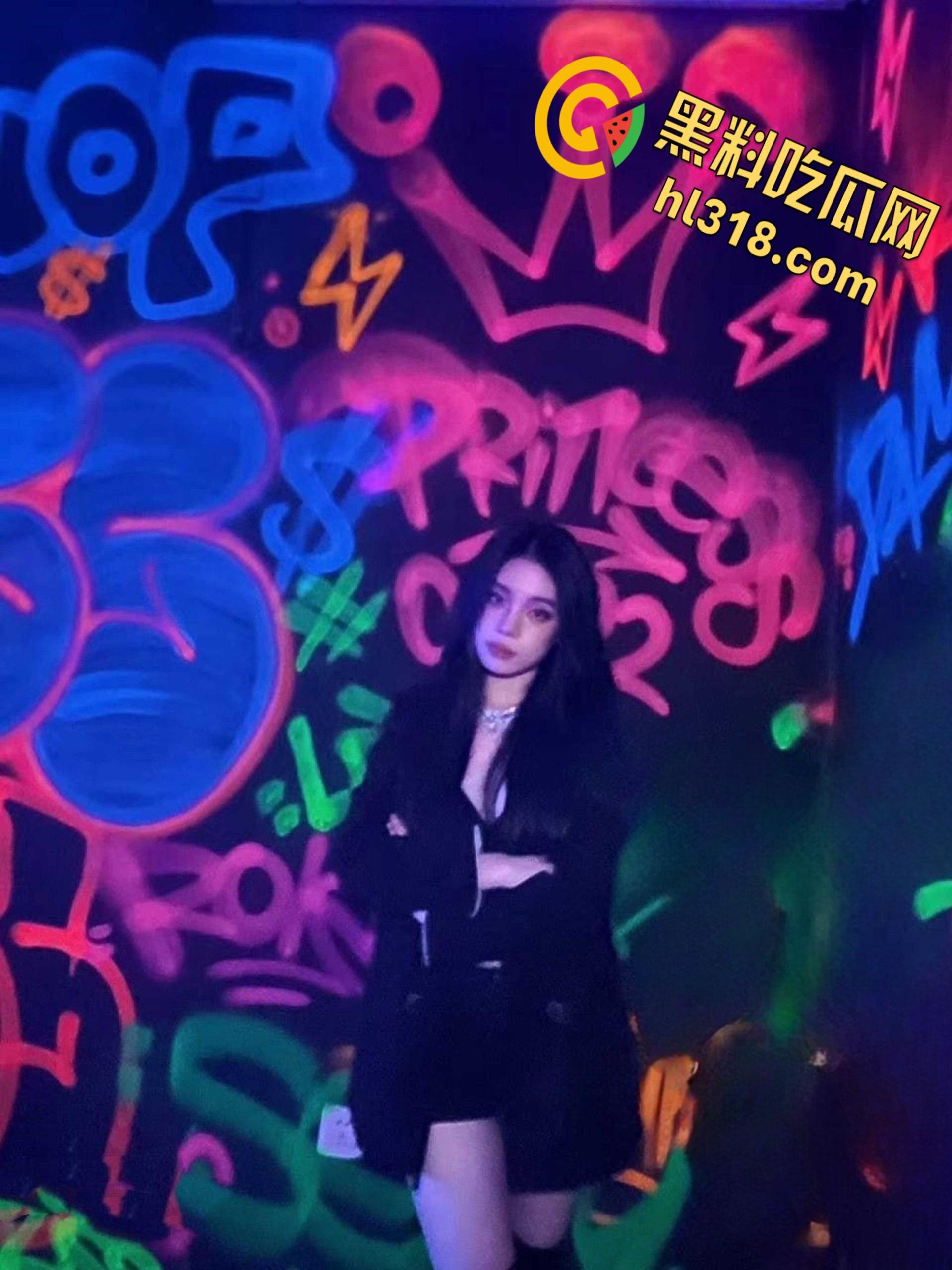 猛干极品小白虎天津大学舍友女友，圆润巨乳丰臀细腰乃人间尤物，紧致的小穴着包裹肉棒，这偷情偷到家门口了-5