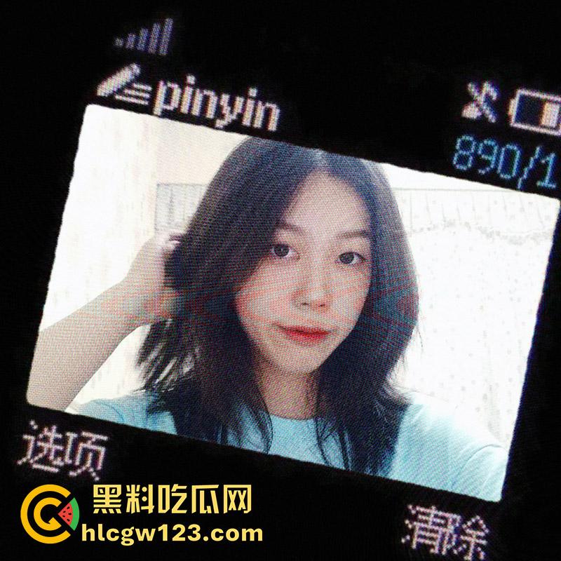 浙江艺术高校舞蹈系厕拍，大神冒死偷拍学委【王玉琦】，小穴翘臀清晰可见，附带学委生活照！-3