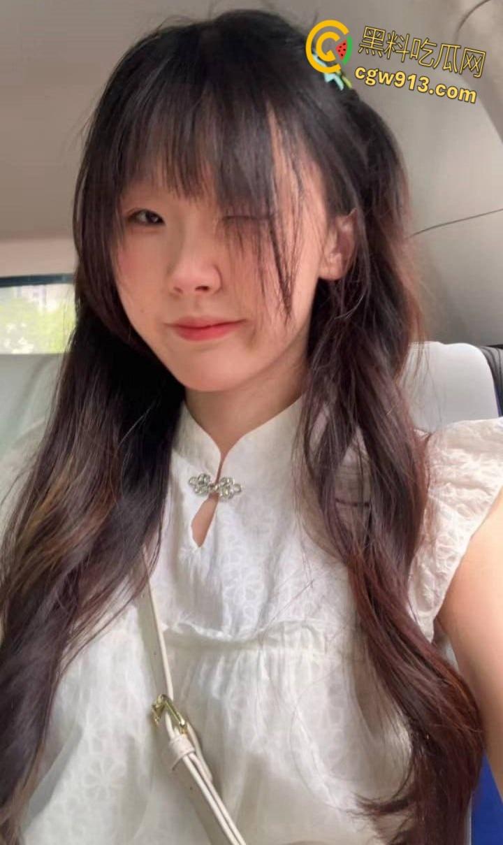 浙江湖州师范学院【王欣桐】，表面清纯私下受虐母狗，主动献身给网恋男友，娇小身材被抱在身上猛操 ！-2