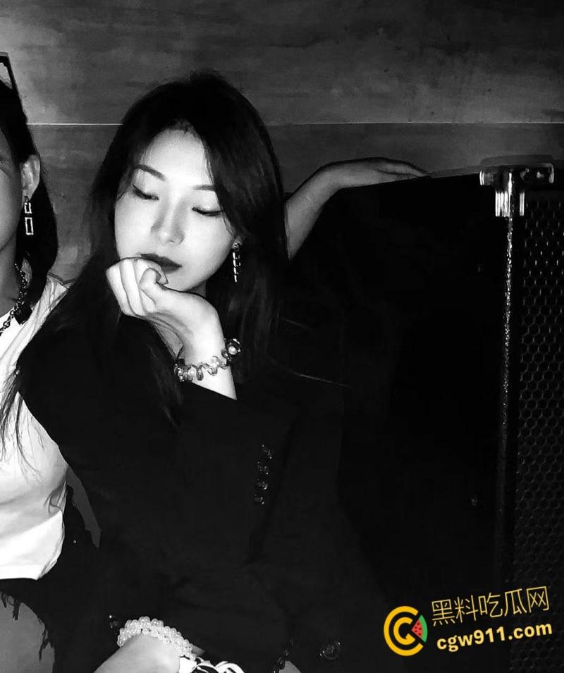 深圳高颜值模特【朱瑶】，到处勾引金主爸爸，露脸深喉口交，情趣道具调教自慰，妥妥的玩物罢了 ！-2