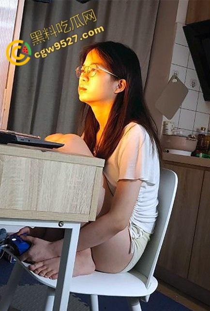 眼镜娘李林敏的双重人生！ 白日宠物医师，夜晚性虐狂, 美乳大奶，骚逼粉嫩，刺激精彩不容错过-1