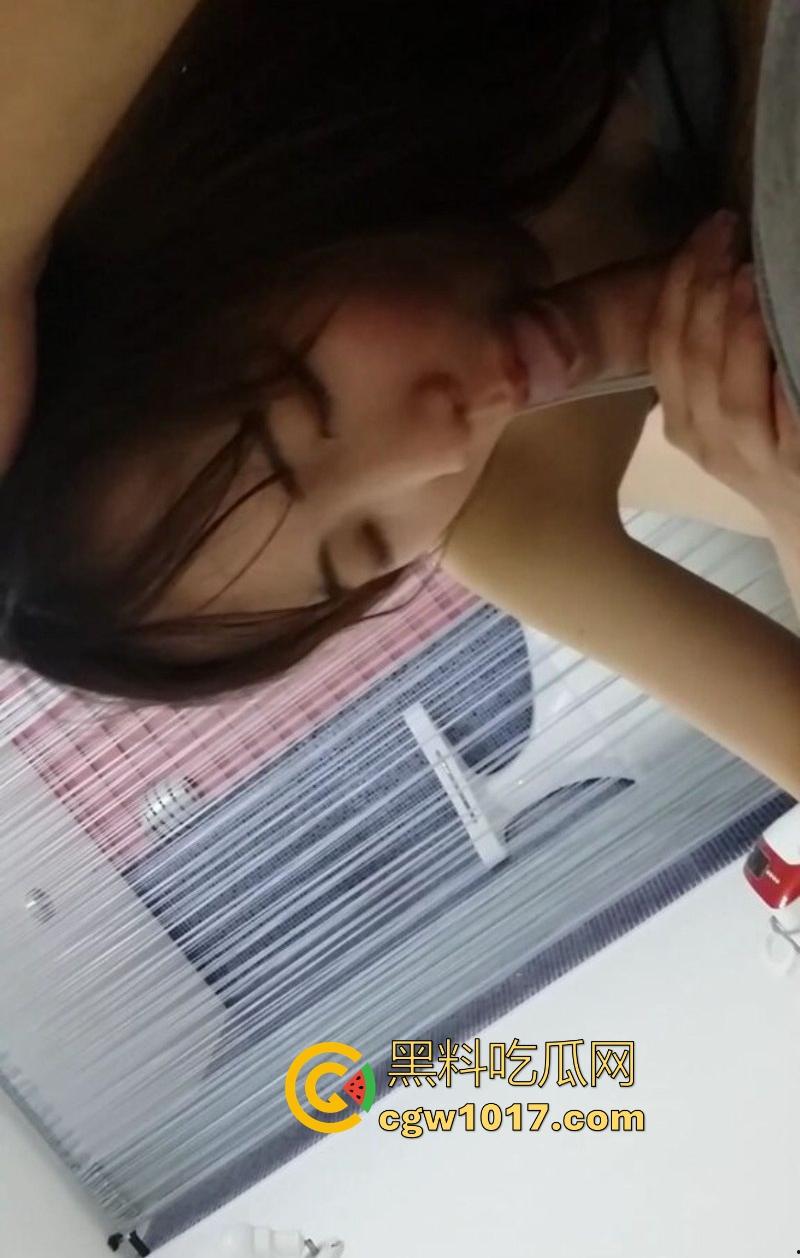 成都美术学院风骚女友【邓琪】看似贤淑端庄的外表下隐藏狂野欲望，口交吞吐巨根，女上骑乘蜜穴紧缩淫水喷涌！-7