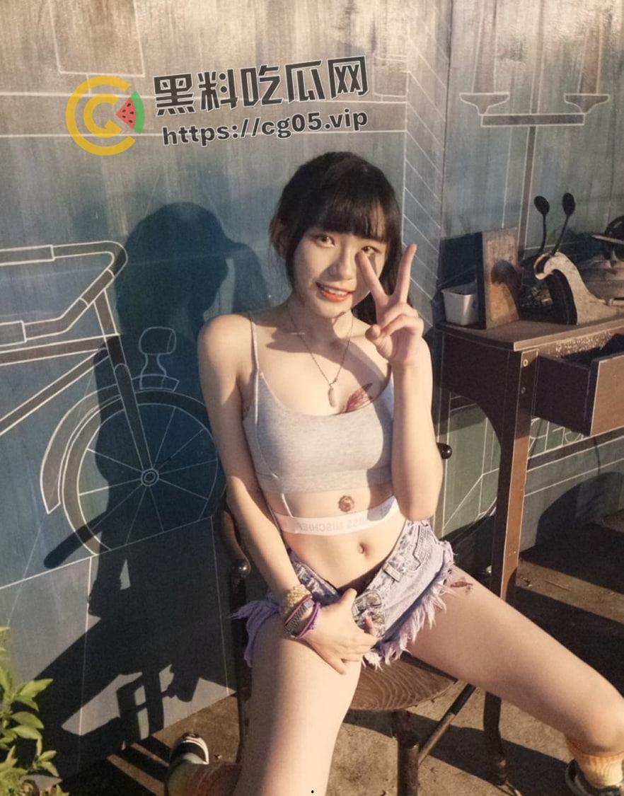 台湾基隆模特 林雅雯 早期被网调不雅自拍流出 小小年纪就风骚的不成样子-4