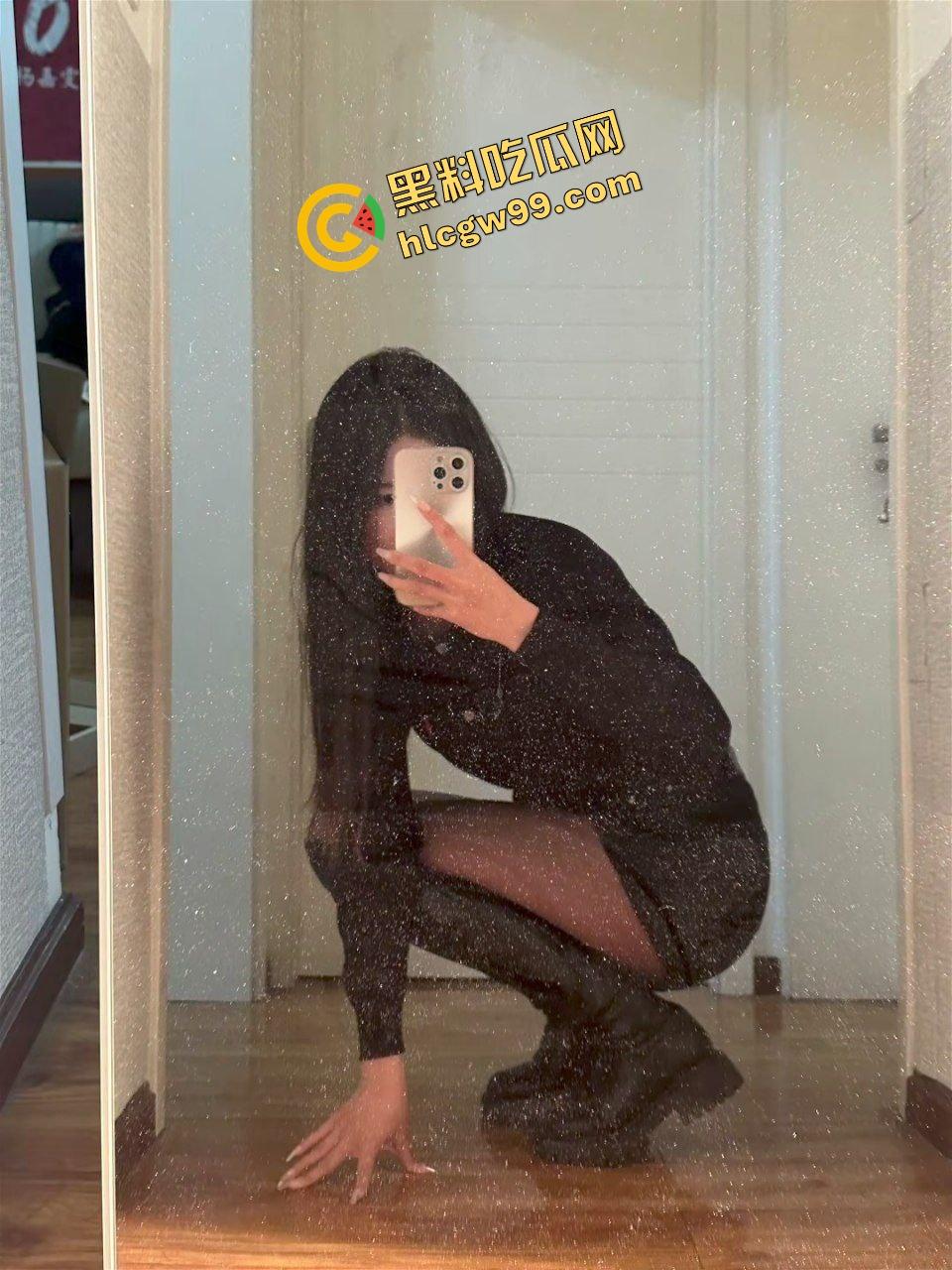 抖音抽象黑丝JK妹骚逼【绝情猛女雯】玩抽象玩到大哥胯下当母狗，穿各种情趣丝袜淫荡打炮！惨遭外泄独家曝光！-4