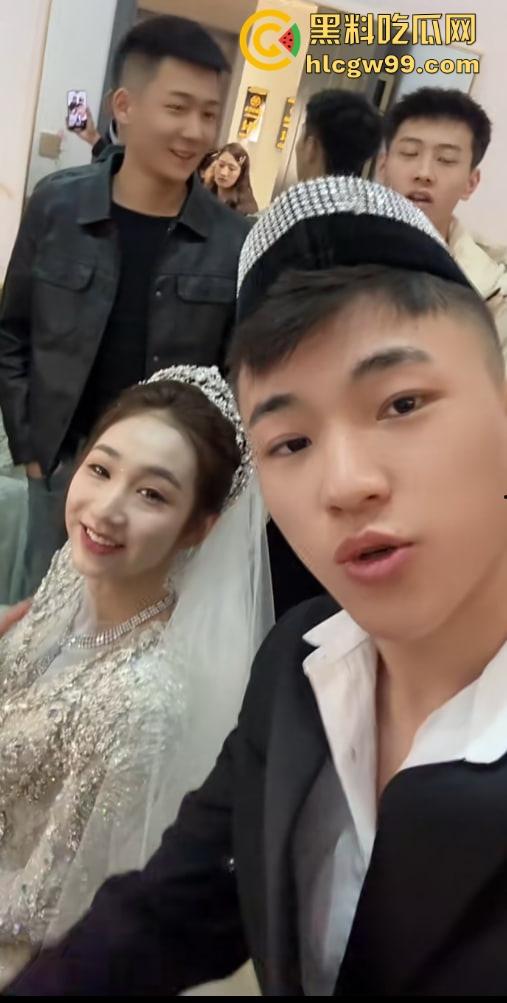 青海回族精神小伙结婚直播炸裂翻车，跟大哥吵架直接掀桌子砸盘子，这婚结得比打架还热闹！-6