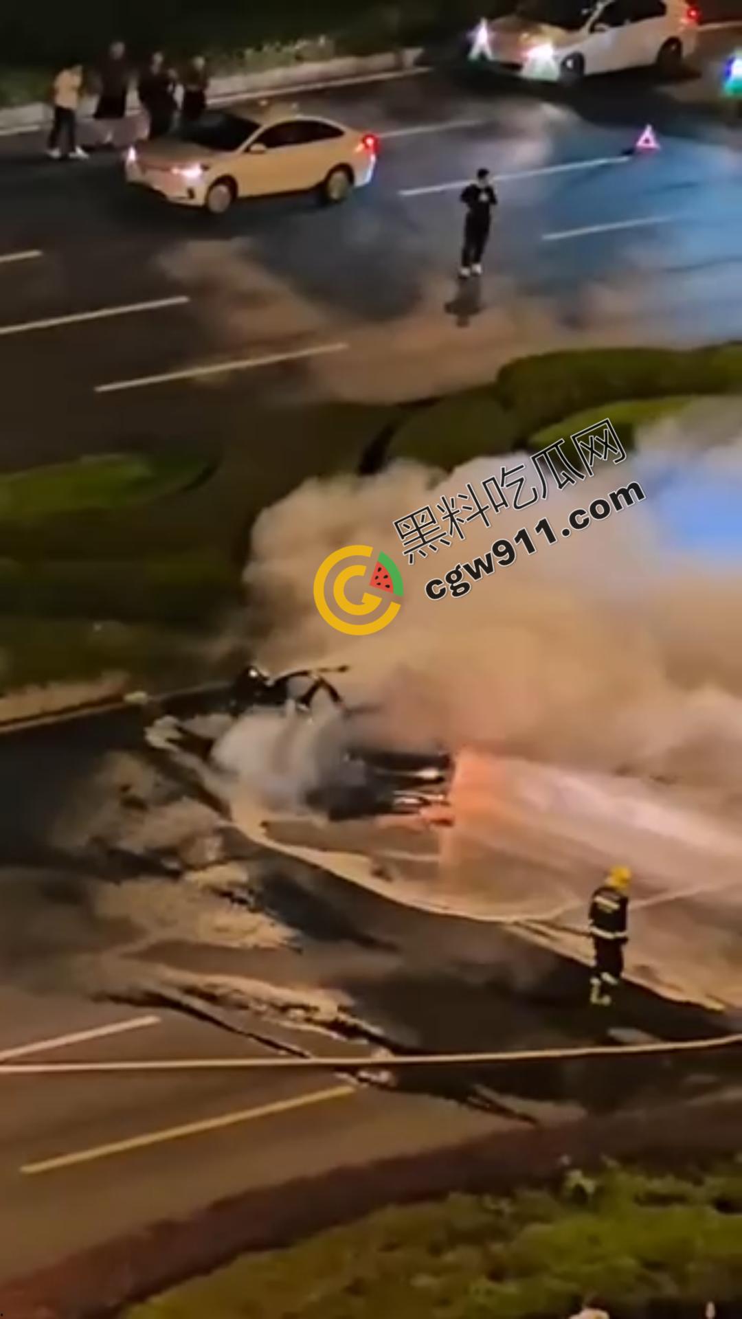 成都天府大道惊魂夜：醉酒小米SU7车主酒驾撞绿化带，瞬间火光冲天，车主活活烧死，雷军粉丝掉粉29万-8