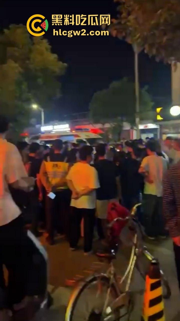 “晕倒前先把微信记录清一下！”潮汕东彩路精神小伙酒后驾摩托车狂飙酿车祸 不顾断腿先拿手机 这是有啥秘密啊？-9