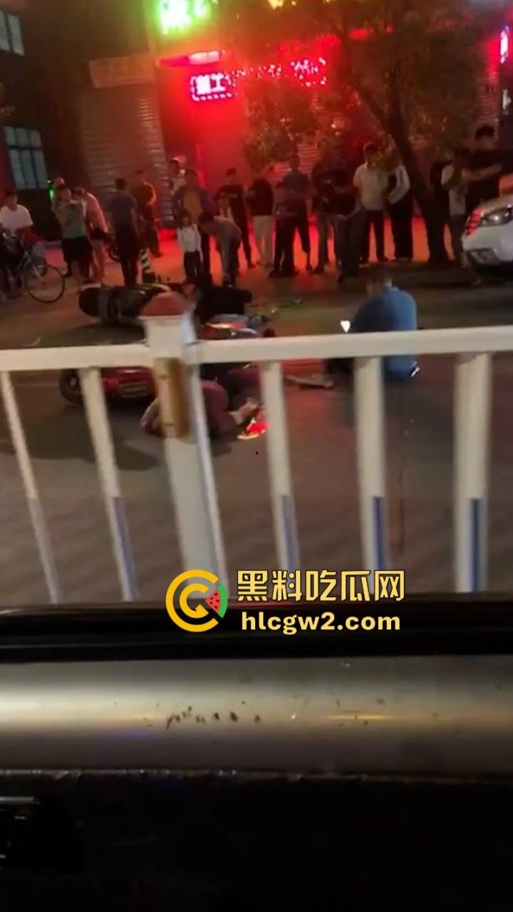 “晕倒前先把微信记录清一下！”潮汕东彩路精神小伙酒后驾摩托车狂飙酿车祸 不顾断腿先拿手机 这是有啥秘密啊？-11