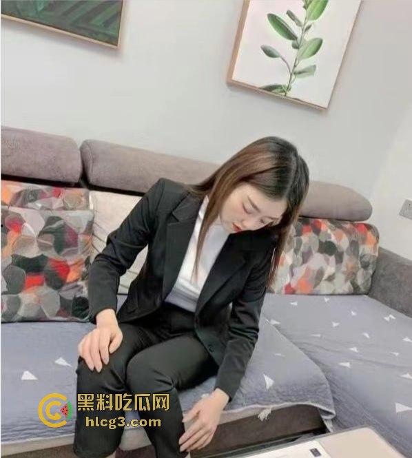 牛B大叔假装大客户，银行美女经理被套路至酒店，原来‘谈业务’只是为了‘免费服务’！-10