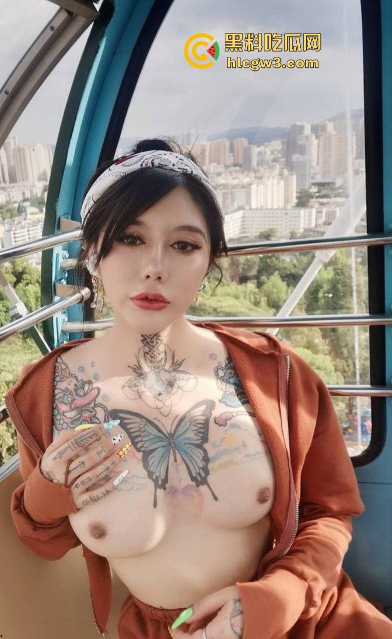 重庆骚气博主『赵可馨』蝴蝶飞上胸逼上鹿在跑，全身铭文纹身，舌顶唇钉加持口技，绳艺捆绑骚到腿软！-26