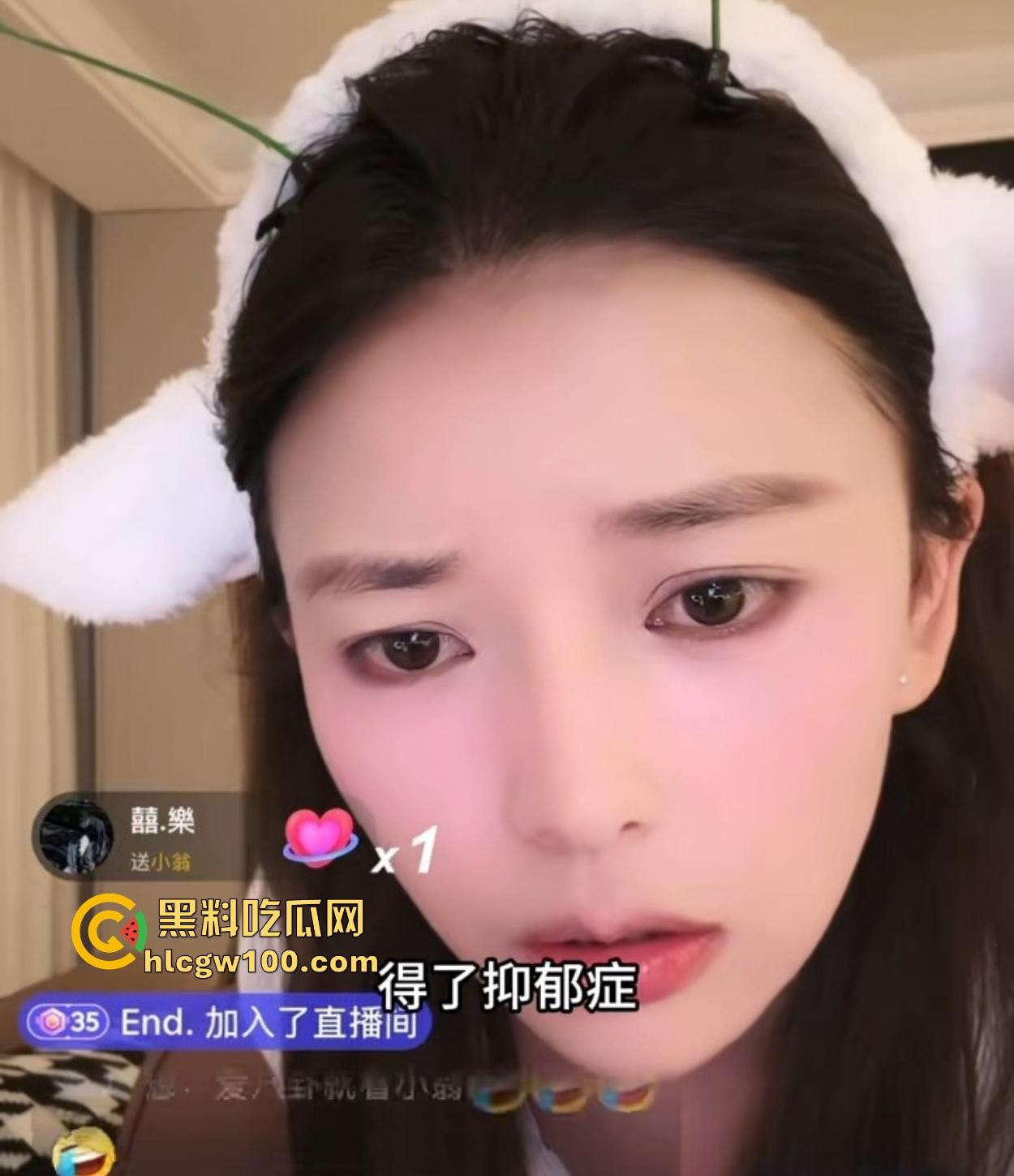 抖音64万粉丝『 小翁 』直播间整活名场面，恋足大佬爱闻臭袜，30岁处男哥被嘲讽低配显示器，天天抽象到飞！-8