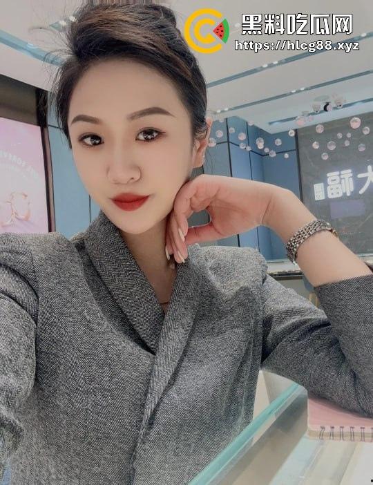 湖南人妻御姐【林菲菲】绿帽老公网上找单男，一边拍摄一边督战，是真的会玩。-6