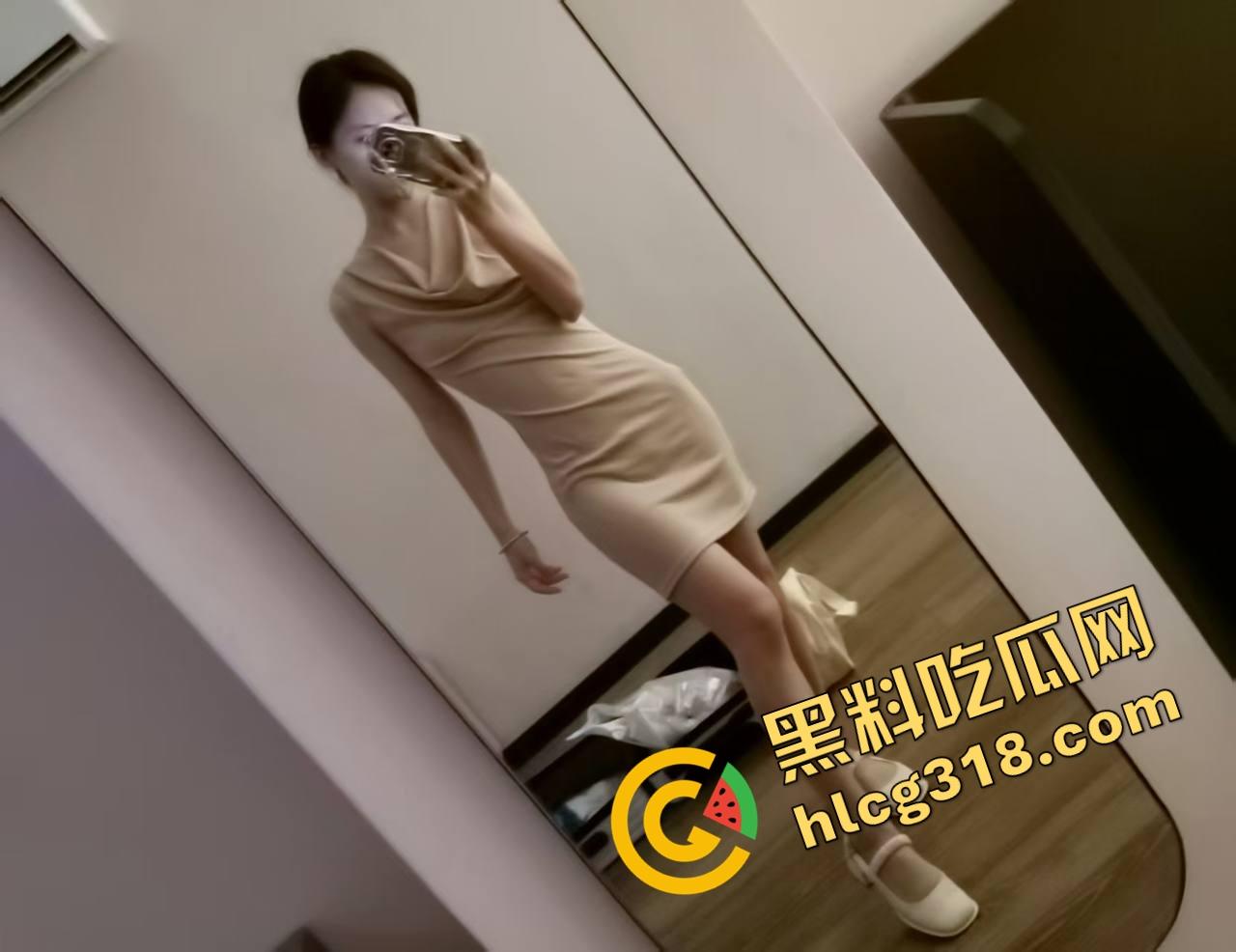 舔狗舔了三年舔成笑话,前女友『赵敏』装纯三年，嘴上说不想亲结果私下酒店含屌吞精！-3