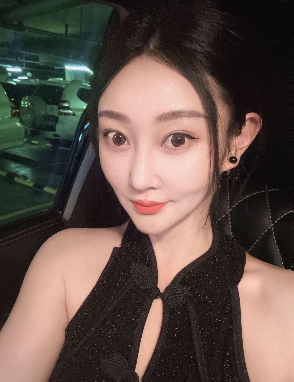 绍兴人妻『阮诗』跨年猛料 和情人在床上啪啪正嗨 异地老公打来电话 她边撒娇边高潮逼里藏着的鸡巴还没拔出来！-4