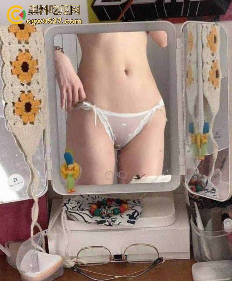 体制内文员【段潇潇】私生活大曝光，可爱粉嫩少妇每晚加班服侍舔弄领导，翻白眼挑逗口交，反差到极点！-6