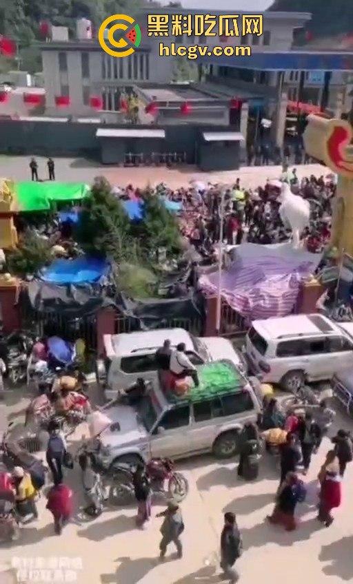 缅甸克钦邦战乱难民潮！百姓涌向腾冲口岸求庇护，中国军队严防死守绝不让难民入境！-7