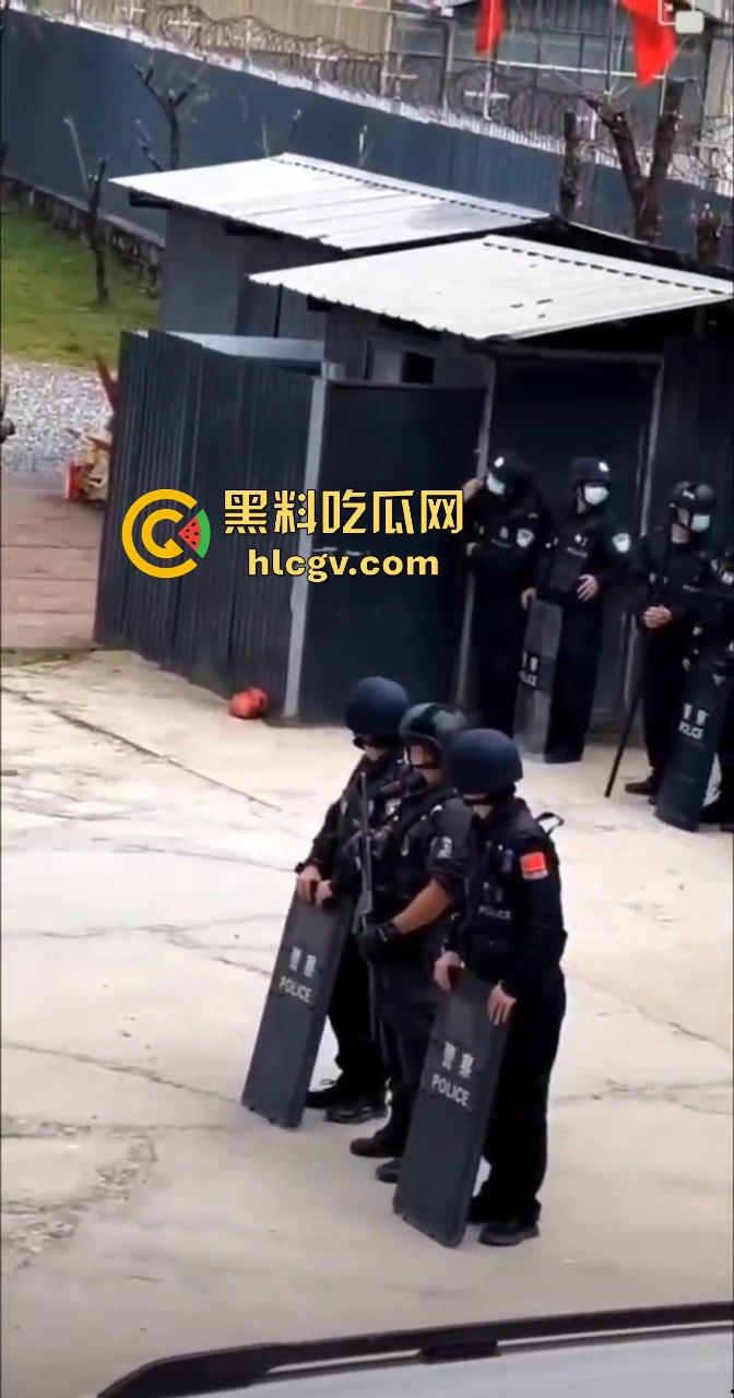 缅甸克钦邦战乱难民潮！百姓涌向腾冲口岸求庇护，中国军队严防死守绝不让难民入境！-8