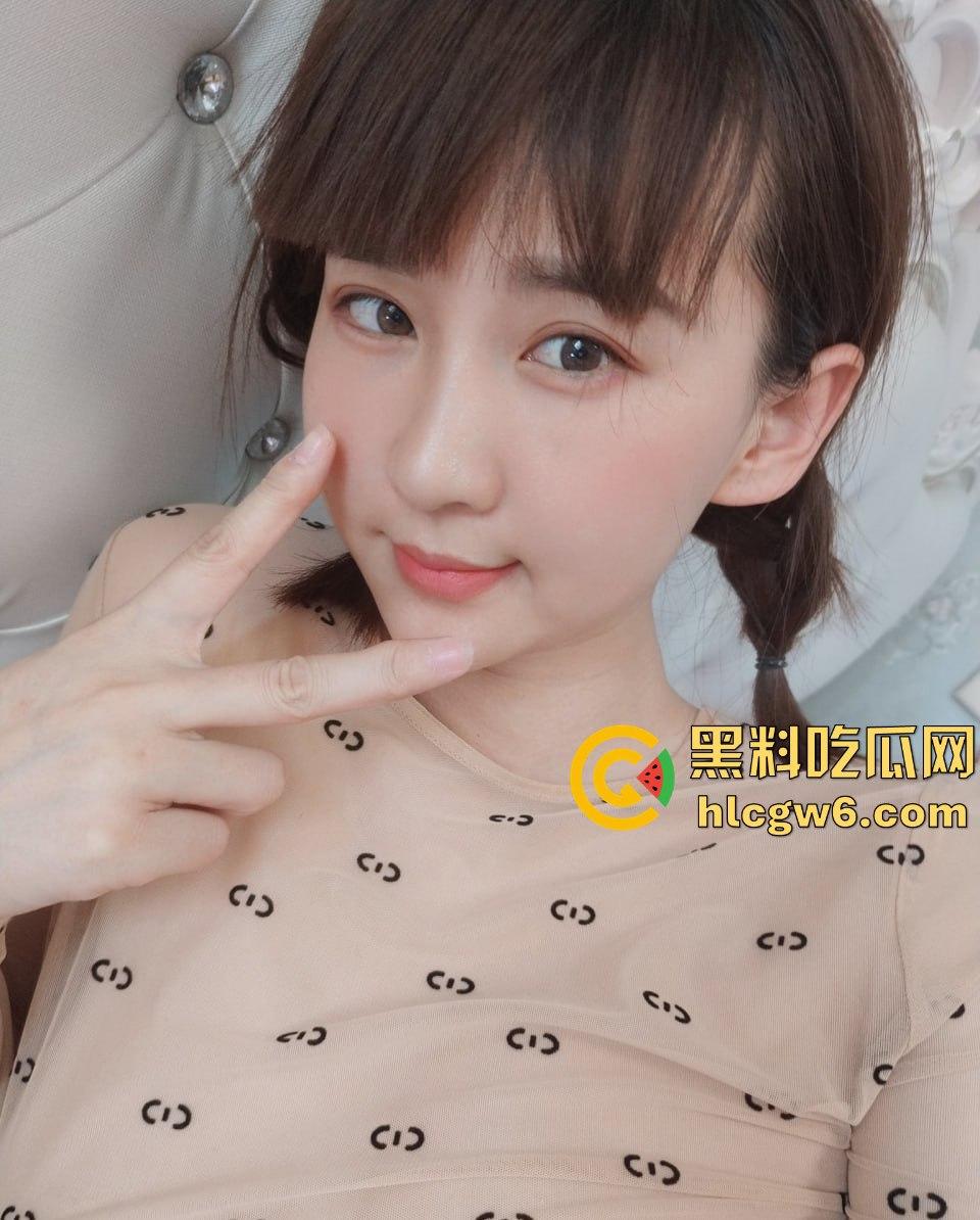 广东医科大学高颜值学妹【廖茵】跟男友裸聊性爱视频来袭，大胆的展示引以为傲的身材。-5